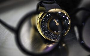 Read more about the article Watch Glass Repair
