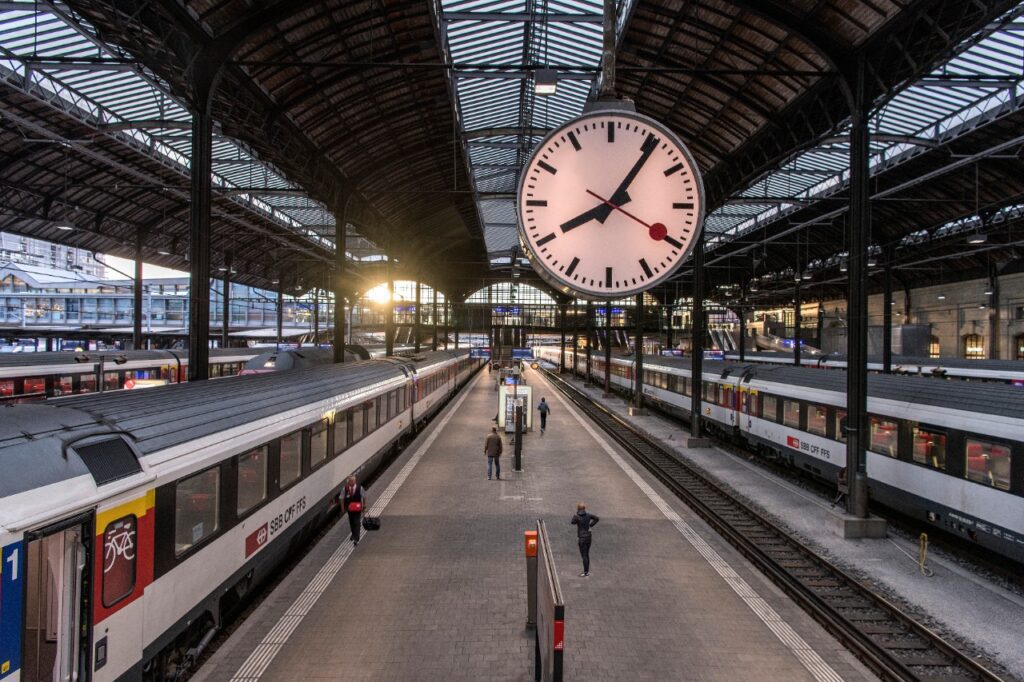 Reloj ferroviario suizo